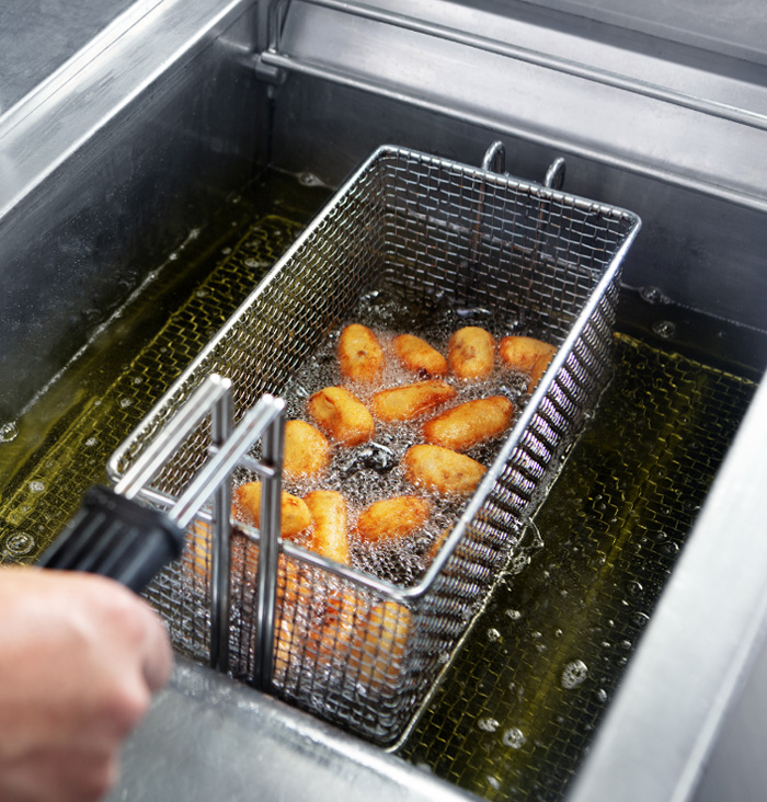 'El Duelo' por la fritura perfecta llega a las escuelas de hostelería de Cuenca 