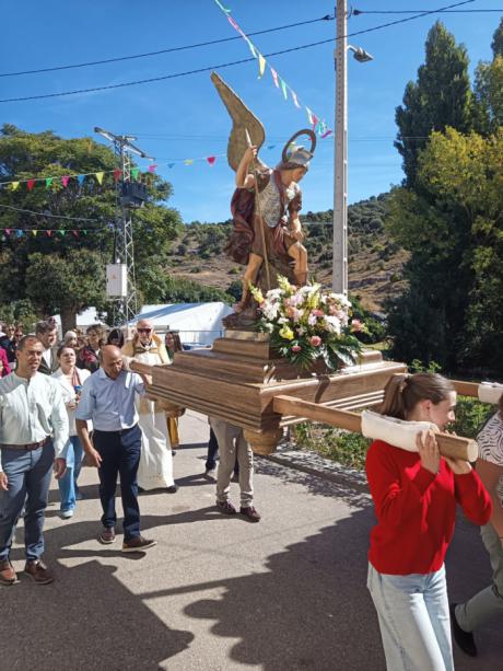 Tondos celebra la procesión en honor a San Miguel