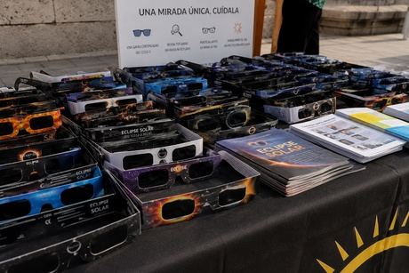 Retiran seis modelos de gafas para el eclipse solar por riesgo de lesiones oculares