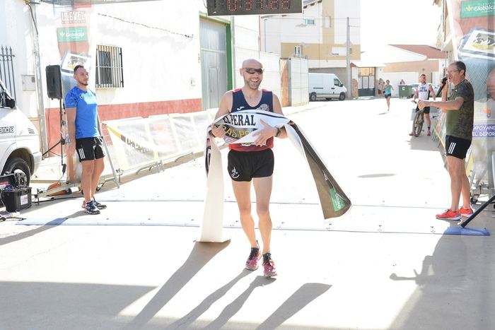 Rosario Gómez y Alfonso Expósito se alzan con el triunfo de la I Carrera Popular de El Peral