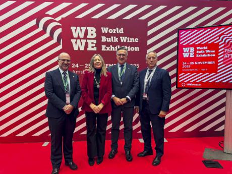 Globalcaja acompaña a las bodegas de Castilla-La Mancha en la mayor feria mundial de vino a granel