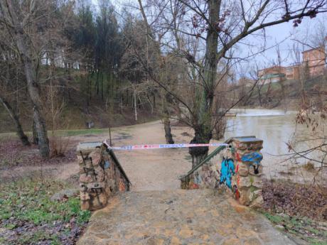 Cierran los accesos a la ribera del Júcar en Cuenca por la crecida del río