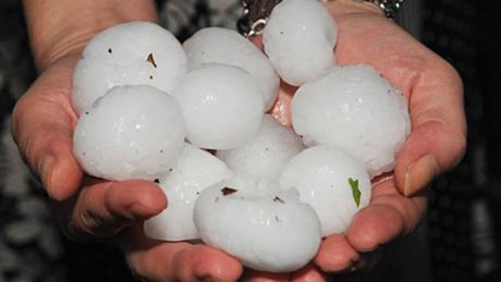 Una tormenta en San Clemente deja granizo como "pelotas de ping-pong"