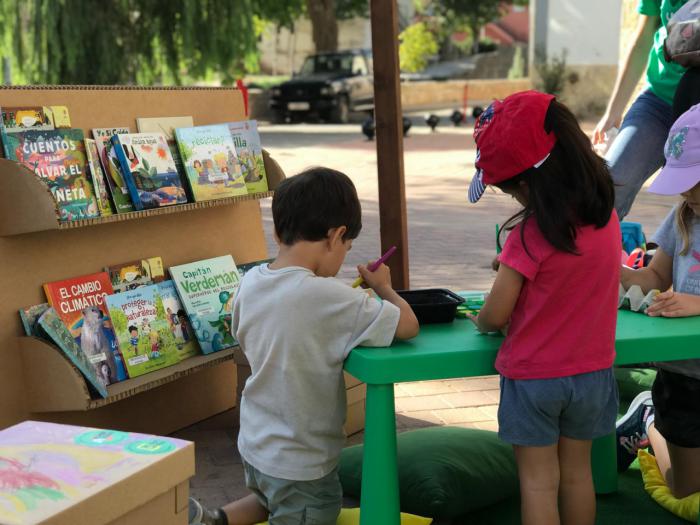 Más de 60 escolares de Mira aprenden a convertir residuos en compost