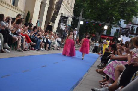 “El vestidor de Vanesa” llena de color y esperanza los jardines de la Diputación