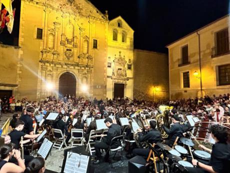 La Joven Orquesta de Cuenca llena de música la Plaza de la Merced