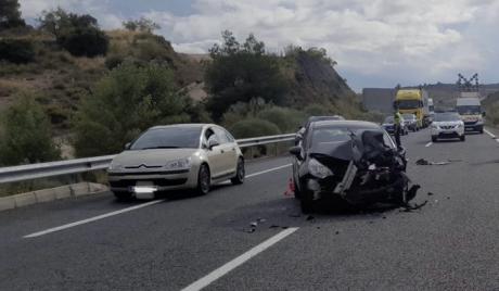 Cuatro heridos, dos de ellos menores, en un accidente múltiple en la A-3 a la altura de Minglanilla