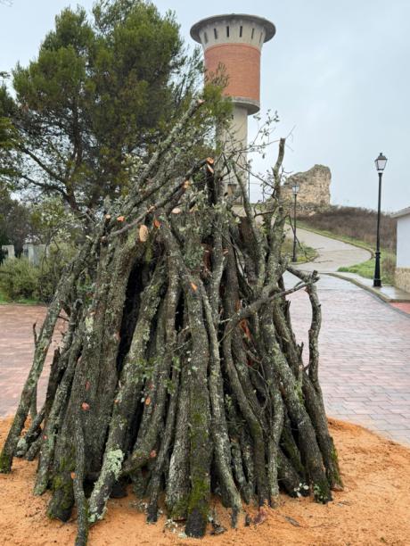 Almodóvar del Pinar arranca la celebración de San Antón con hoguera, procesión y reparto de dulces