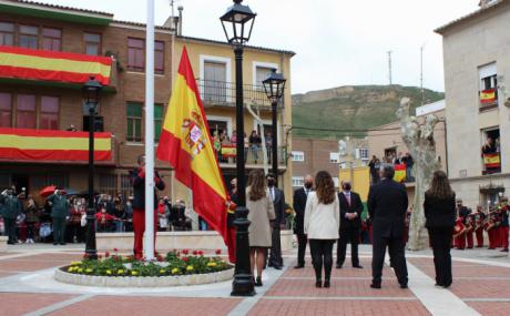 Los optenses se vuelcan en el Homenaje a la Bandera junto al Regimiento Inmemorial del Rey nº1.