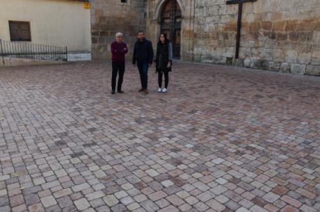 La Diputación invierte 50.000 euros en la rehabilitación del patio exterior de la iglesia de Iniesta