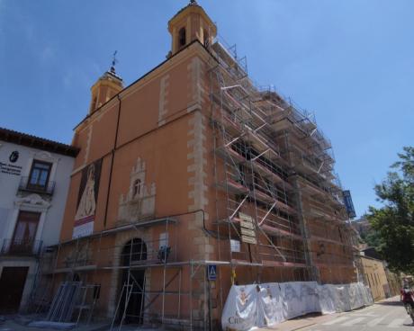 Las obras de restauración de la Iglesia de la Virgen de la Luz cogen impulso con el montaje del andamio principal
 
 