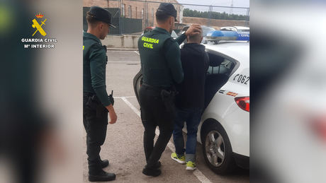 La Guardia Civil detiene a cinco hombres por una serie de robos en viviendas
