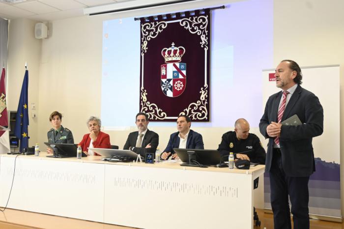 La UCLM impulsa un aula de formación permanente para policías y guardias civiles