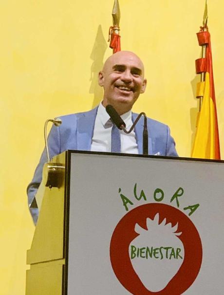 Un profesional conquense de la Sanidad Madrileña recibe más de 50 reconocimientos por su labor en el bienestar del personal sanitario