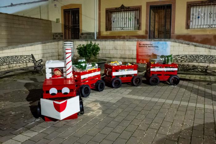 Villar de Cañas estrena decoración navideña de ganchillo tejida por los propios vecinos