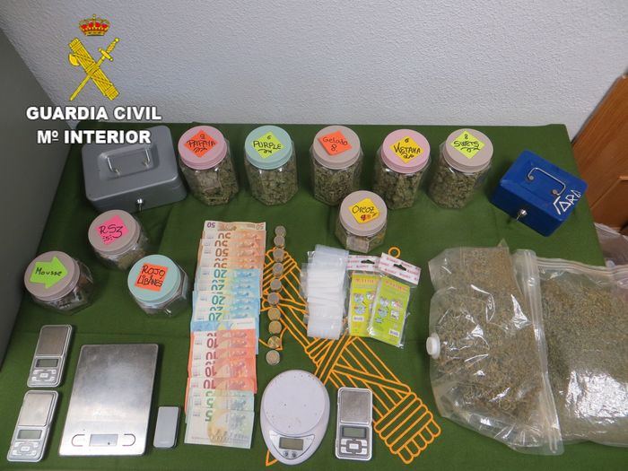 La Guardia Civil precinta una asociación cannábica en Tarancón y detiene a dos mujeres por tráfico de drogas