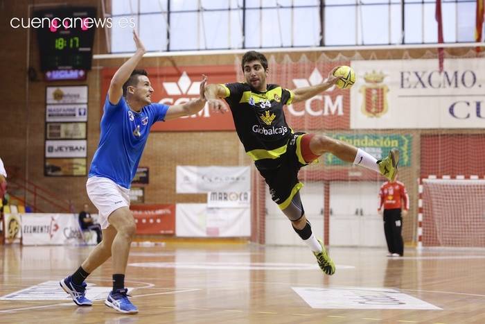 El Balonmano Benidorm no pudo esta tarde con el Globalcaja (24-24)