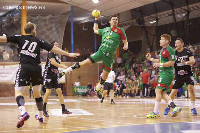 Severo correctivo del Ademar al Ciudad Encantada (18-29)