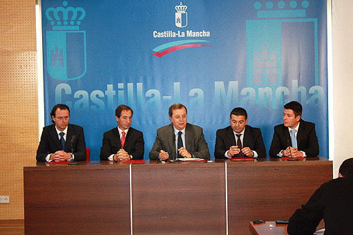 La Junta firma el contrato para la construcción del subtramo entre Albacete y Madrigueras de la autovía del Júcar 