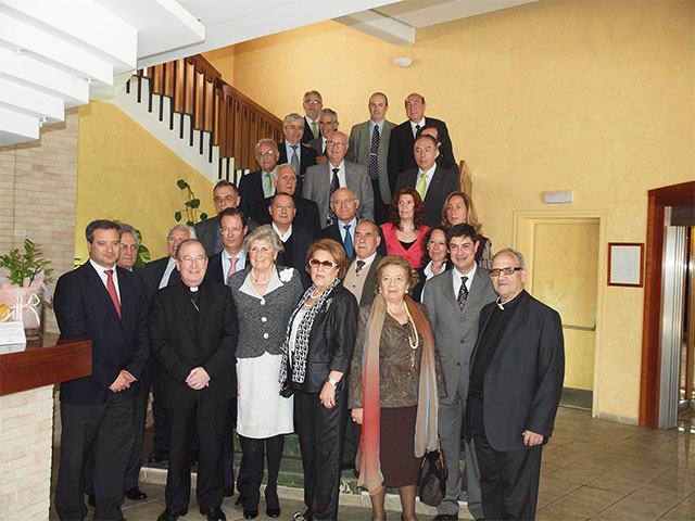 El alcalde de Cuenca felicita a Cáritas Diocesana al recibir el título de Conquense del Año otorgado por el Rotary Club