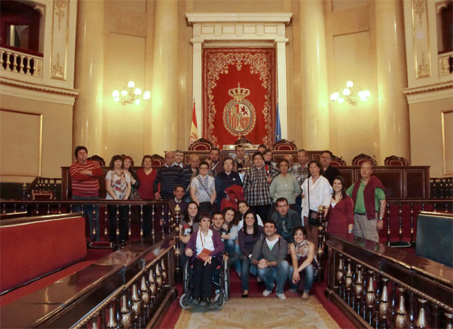 La asociación 'Nueva Luz' de Tarancón conoce el congreso y el senado