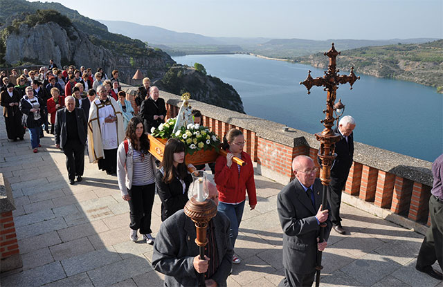 La Virgen de la Luz llega en peregrinación al santuario de Torreciudad  en Huesca