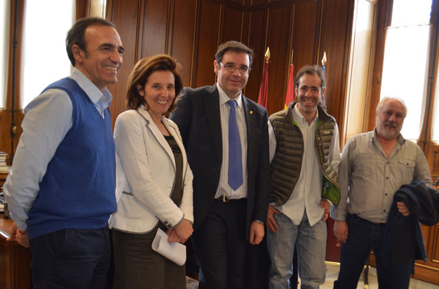 Prieto recibe al escalador conquense Pedro Cifuentes