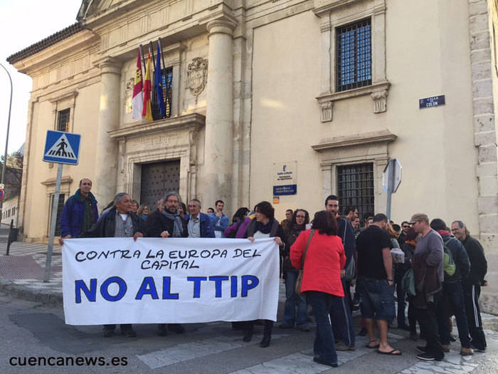 Concentración en Cuenca en contra del TTIP