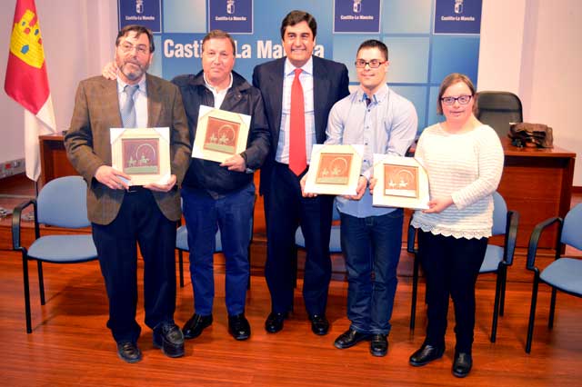 Echániz: “El afán de superación de las personas con discapacidad es un ejemplo para toda Castilla-La Mancha”