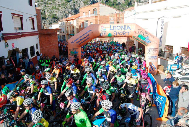 241 corredores participan en la Marcha MTB Santa Cruz de Moya