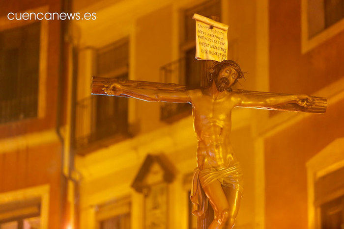 Recogimiento y sobriedad en la procesión de la Vera Cruz