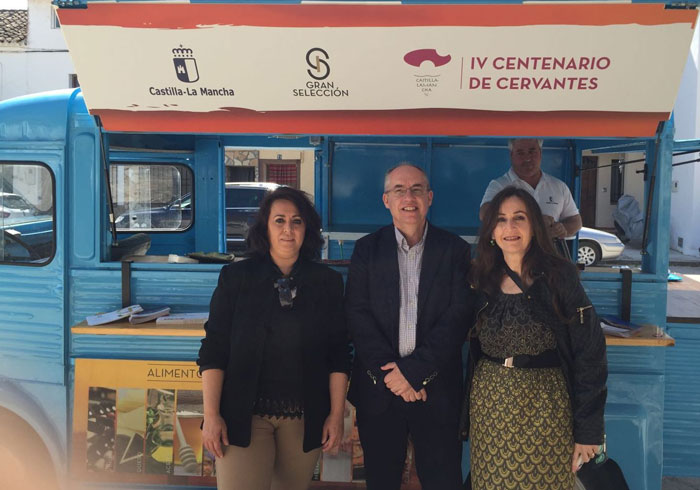 La Junta estrena la ‘food truck’ de los Premios Gran Selección en las II Jornadas Gatronómicas del Cordero Manchego en Belmonte 