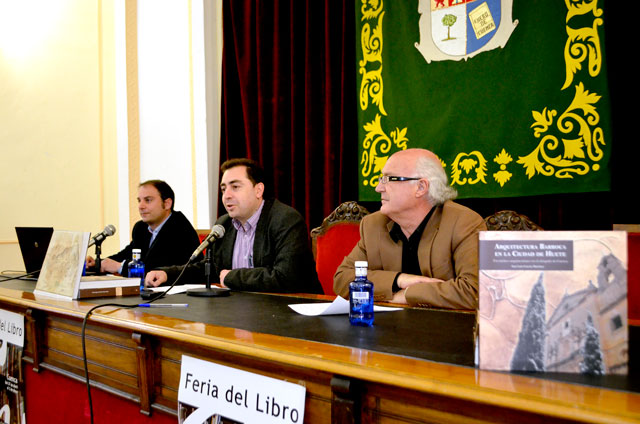 Presentado en Diputación un libro con vocación de ser referente de la arquitectura barroca en Huete y provincia