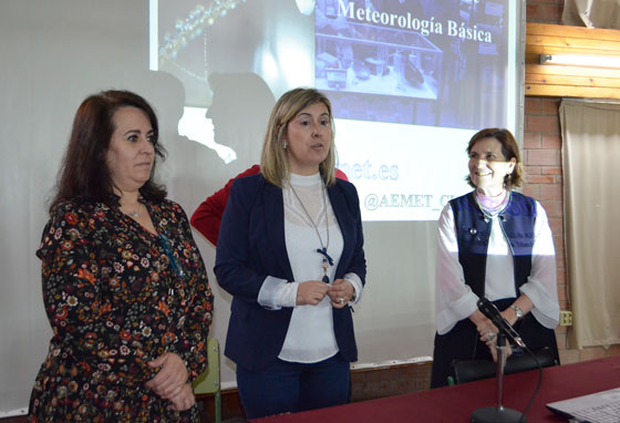 Paloma García Casado asiste en el IES Fernando Zóbel a una charla de la delegada de la AEMET de Castilla-La Mancha