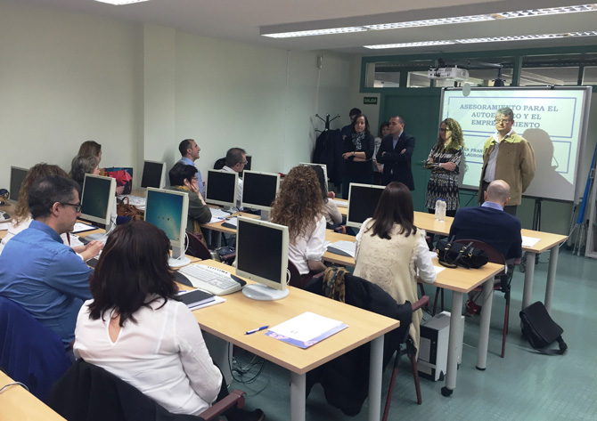 La Junta forma a los empleados públicos para asesorar y acompañar a los emprendedores de la provincia de Cuenca