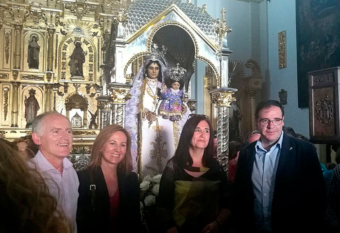 Prieto mantiene la tradición y acompaña a los sanclementinos en la tradicional Venida de la Virgen de Rus