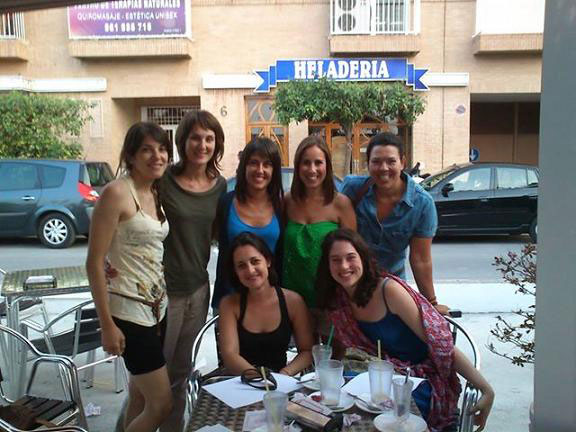 Un grupo de mujeres forma la comisión de fiestas de Garaballa 2013