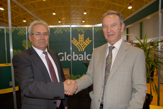 La Fundación Globalcaja Cuenca firma un acuerdo con la Cooperativa San Isidro el Santo para potenciar el ajo de Las Pedroñeras