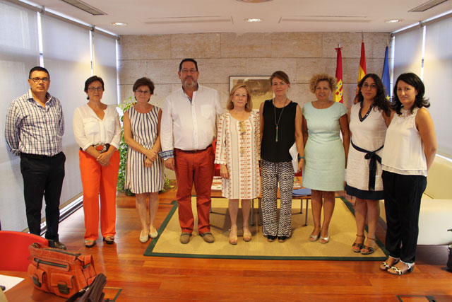 La consejera de Bienestar Social reconoce el trabajo que realizan los Centros Integrales de Rehabilitación de enfermos de Parkinson y otras enfermedades neurológicas