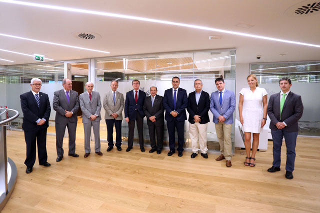 Visita de la UCLM a la sede de Globalcaja para desarrollar programas conjuntos