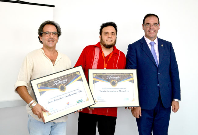 Diputación reconoce a Tomás Bux y Juan Cambronero su continua y constante contribución a la Feria de Artesanía 