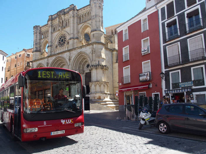 Podemos inicia una recogida de firmas por un #TransportePúblicoConquense