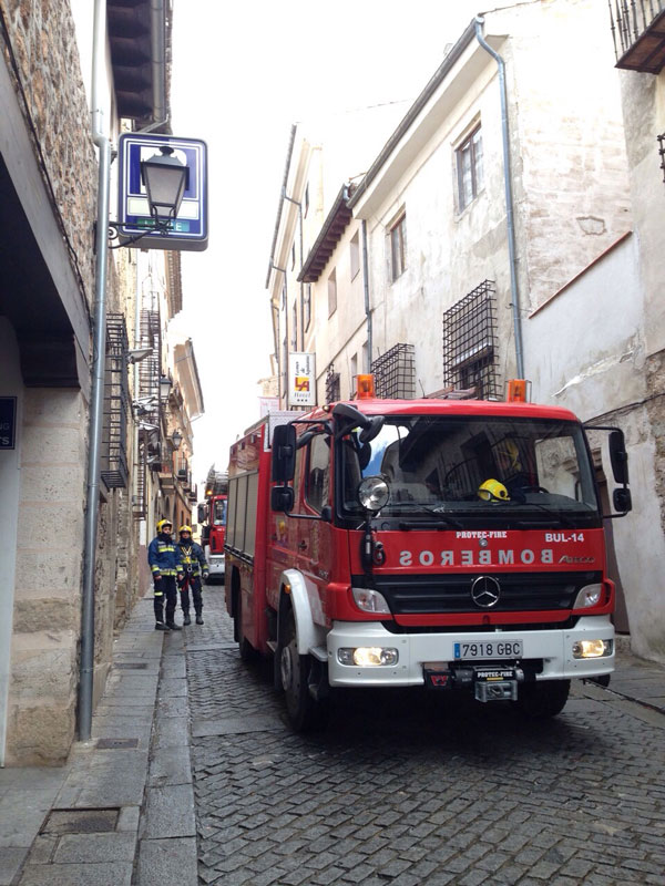 Los bomberos actúan por un cortocircuito en un hotel del Casco Antiguo