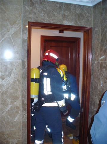 Los bomberos de Cuenca extinguen el incendio de una cocina