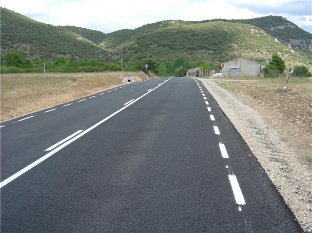 La Consejería de Fomento invierte 320.000 euros en la renovación del firme de varias carreteras de la provincia