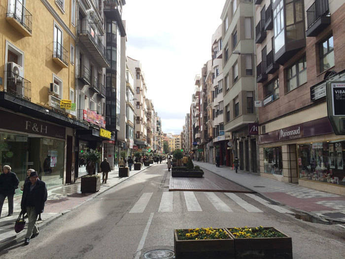 El Ayuntamiento podría prohibir el paso de corredores por Carretería