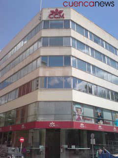 La Consejería de Empleo y Economía renueva con el Banco CCM la gestión del Carnet Joven Europeo