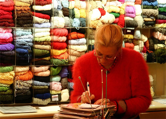 La patronal traslada a sus empresarios las ayudas de la Diputación para el mantenimiento de comercios