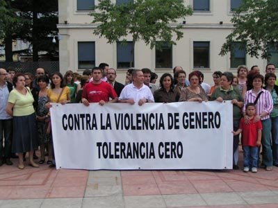 La Plaza de España acoge esta tarde una nueva concentración contra la violencia de genero