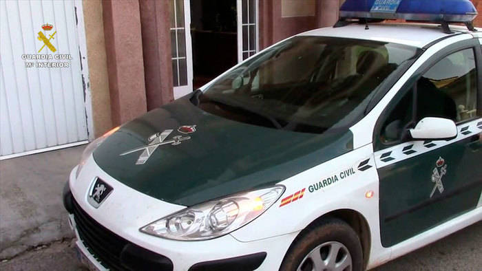 Dos guardias civiles lesionados por un hombre en Cuevas de Velasco